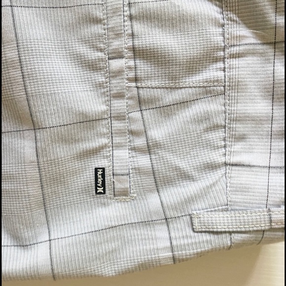 Hurley Wolf Granada Plaid Flat Front Walk Shorts - Picture 5 of 6